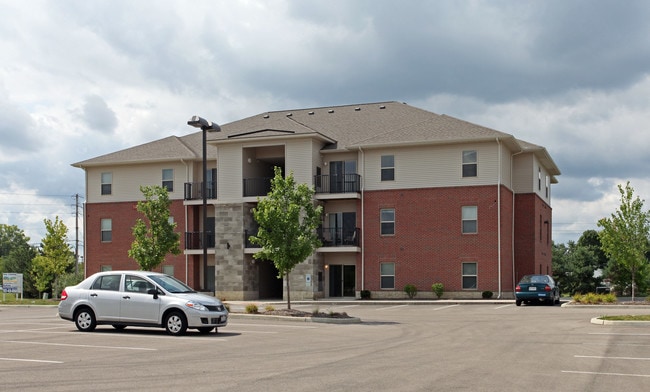 University Suites - Student Housing in Beavercreek, OH - Building Photo - Building Photo