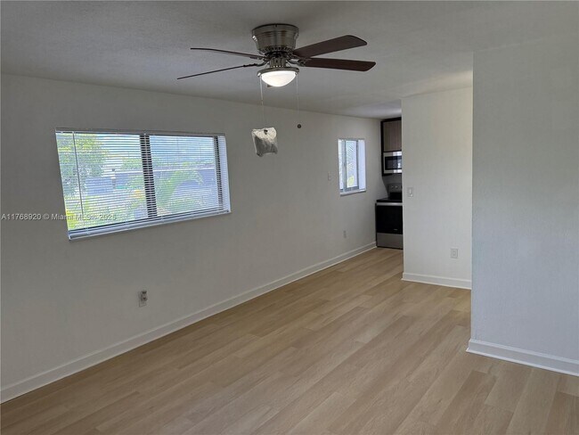 180 NE 71st St-Unit -10 in Miami, FL - Building Photo - Building Photo