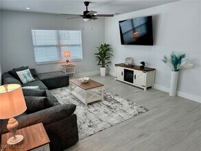 12511 Davis Blvd in Ft. Myers, FL - Building Photo - Building Photo