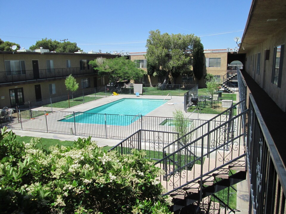 Ridgecrest Villa Apartments in Ridgecrest, CA - Building Photo