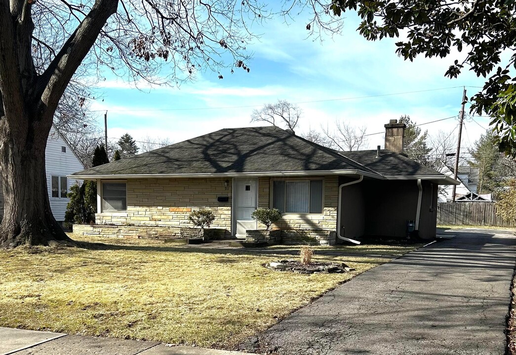 911 Pleasant Ridge Ave in Columbus, OH - Building Photo