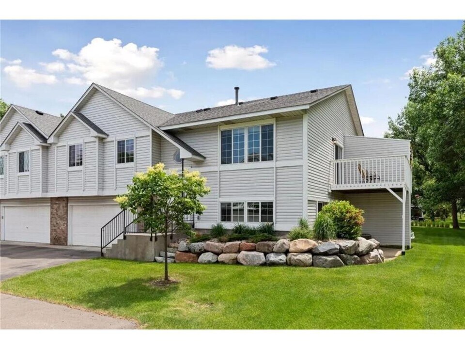 15805 Griffon Path in Apple Valley, MN - Building Photo