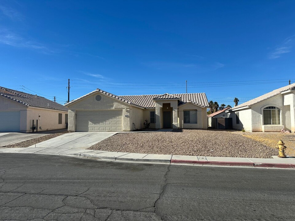 4023 Beauty Secret Dr in North Las Vegas, NV - Building Photo