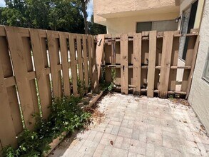 8251 NW 8th Pl in Plantation, FL - Building Photo - Building Photo