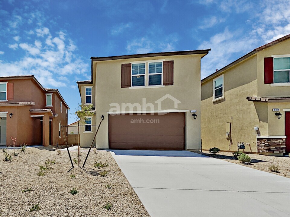 5825 Petronius St in Las Vegas, NV - Building Photo