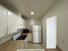 3266 Ashford St in San Diego, CA - Building Photo