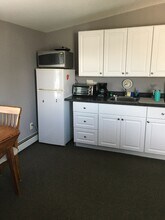 323 Edelweiss Rd, Unit Upstairs apartment in West Islip, NY - Building Photo - Building Photo