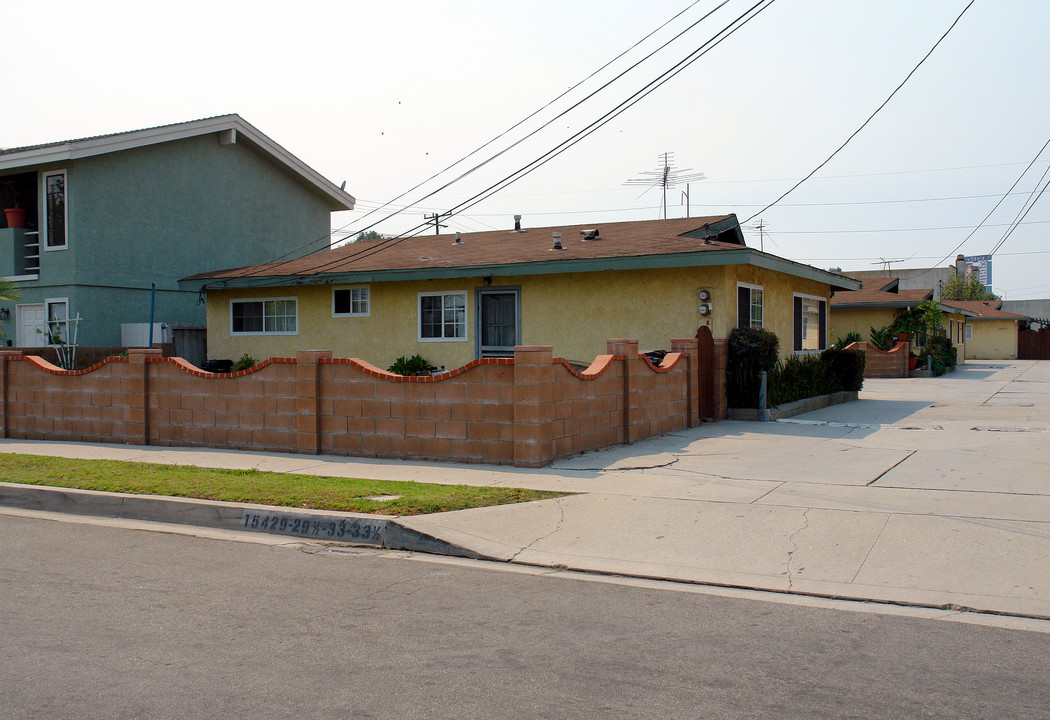 15429 Mansel Ave in Lawndale, CA - Building Photo