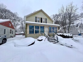 2417 Reynolds St in Muskegon Heights, MI - Building Photo