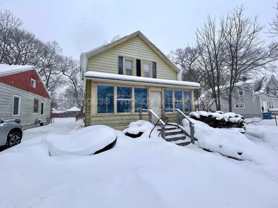 2417 Reynolds St in Muskegon Heights, MI - Foto de edificio