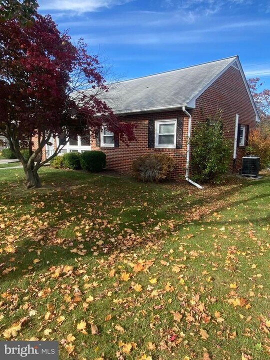 914 Kinzel Dr in Winchester, VA - Building Photo
