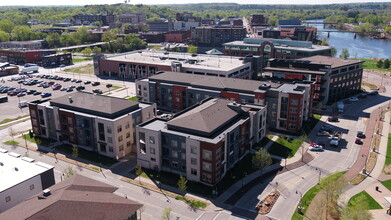 Riverfront Terrace in Eau Claire, WI - Foto de edificio - Building Photo