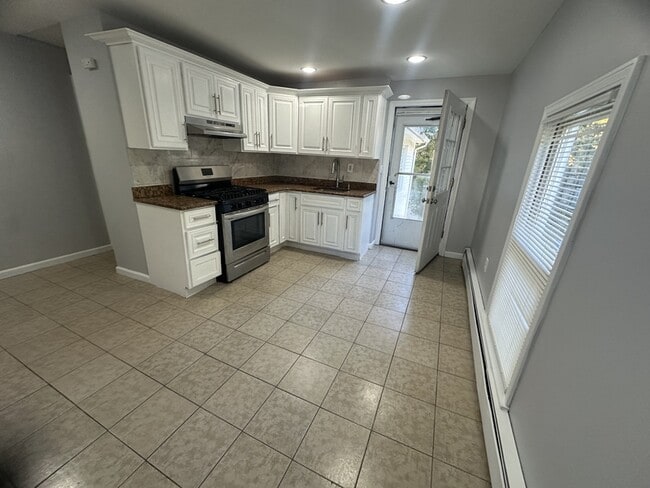 128 S Main St in Manchester, CT - Building Photo - Building Photo
