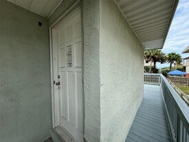 907 S Central Ave in Flagler Beach, FL - Building Photo