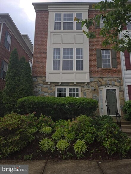 23624 Overlook Park Dr in Clarksburg, MD - Building Photo