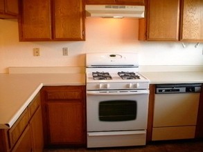 12965 Kiowa Rd in Apple Valley, CA - Foto de edificio - Building Photo