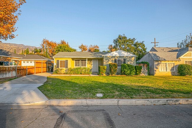 property at 2206 N Orchard Dr