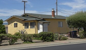 2--18 Railroad Ave in Rodeo, CA - Building Photo
