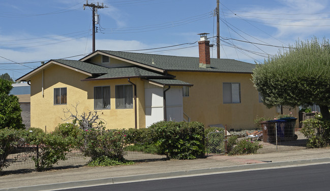 2--18 Railroad Ave in Rodeo, CA - Building Photo - Building Photo