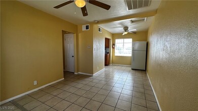 219 W Monroe Ave, Unit A in Las Vegas, NV - Building Photo - Building Photo