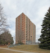 McCowan Place in Toronto, ON - Building Photo - Building Photo