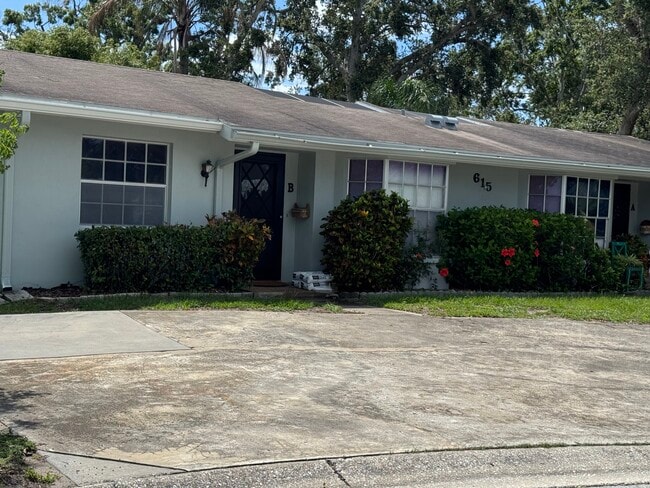 615 Heritage Ln in Largo, FL - Building Photo - Building Photo