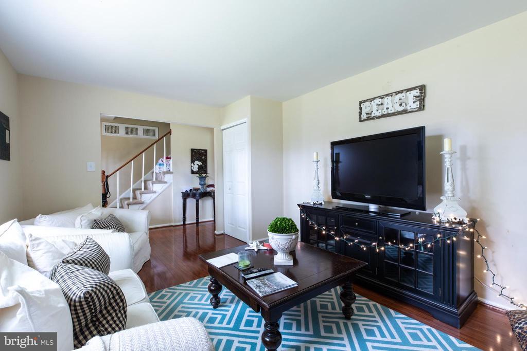 2527 Lindley Terrace in Rockville, MD - Building Photo