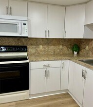 430 Commodore Dr in Plantation, FL - Building Photo - Building Photo