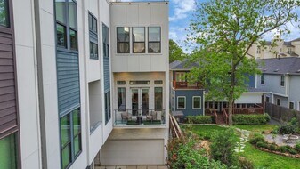 1705 Dunlavy St in Houston, TX - Building Photo
