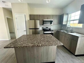 5007 N Hiawatha Dr in Pharr, TX - Building Photo - Building Photo