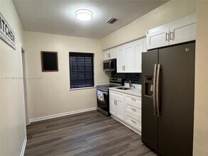 189 Glendale Dr in Miami Springs, FL - Foto de edificio - Building Photo