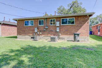 10770 Tropic Dr in St. Ann, MO - Foto de edificio - Building Photo