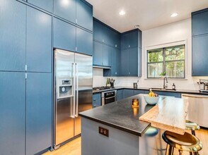 1502 Barton Hills Dr in Austin, TX - Foto de edificio - Building Photo