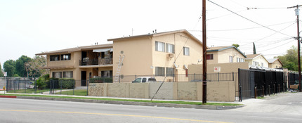 8320 Lindley Ave in Northridge, CA - Building Photo - Building Photo