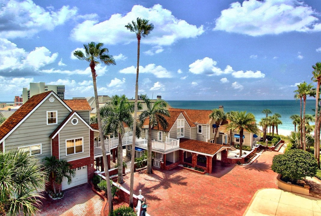 15572 Gulf Blvd in Redington Beach, FL - Building Photo