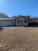 541 Sunset Ave in Umatilla, FL - Building Photo