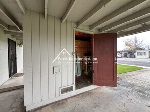 5920 35th Ave in Sacramento, CA - Foto de edificio - Building Photo