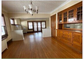 1131 Lincoln Ave, Unit Guest Unit in St. Paul, MN - Building Photo