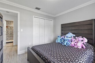 8218 SW 163rd Pl in Miami, FL - Foto de edificio - Building Photo