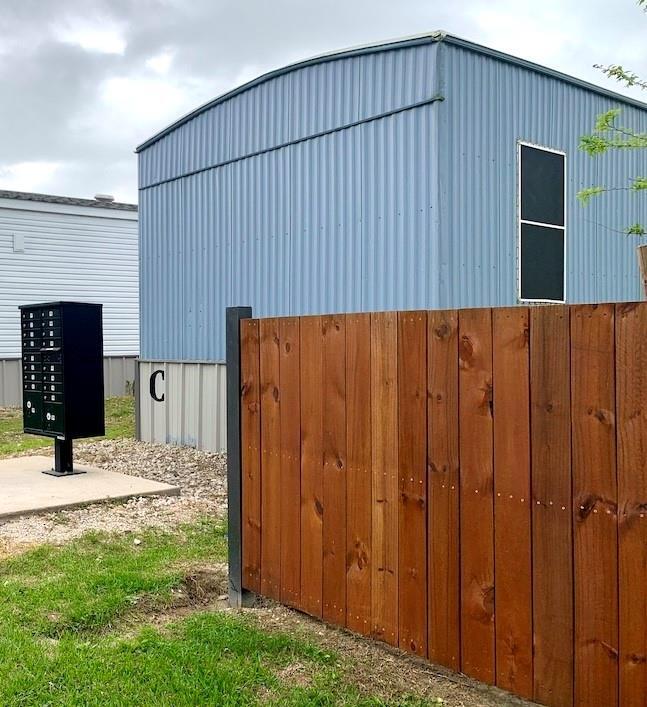 3621 County Rd 161 in Alvin, TX - Building Photo