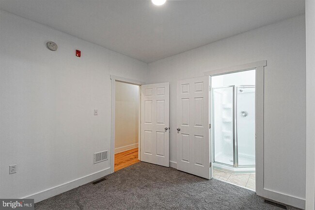 1507 N 17th St-Unit -UNIT 1 in Philadelphia, PA - Building Photo - Building Photo