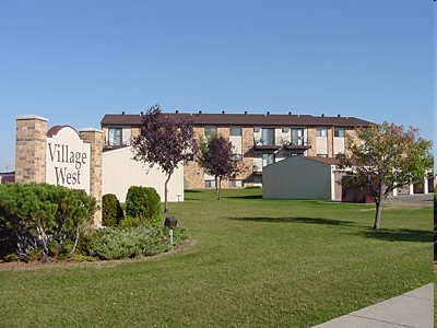 Village West in Fargo, ND - Foto de edificio