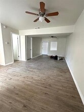 2401 Doreen St in Grand Prairie, TX - Foto de edificio - Building Photo