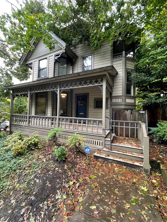 1512 SW 18th Ave in Portland, OR - Foto de edificio