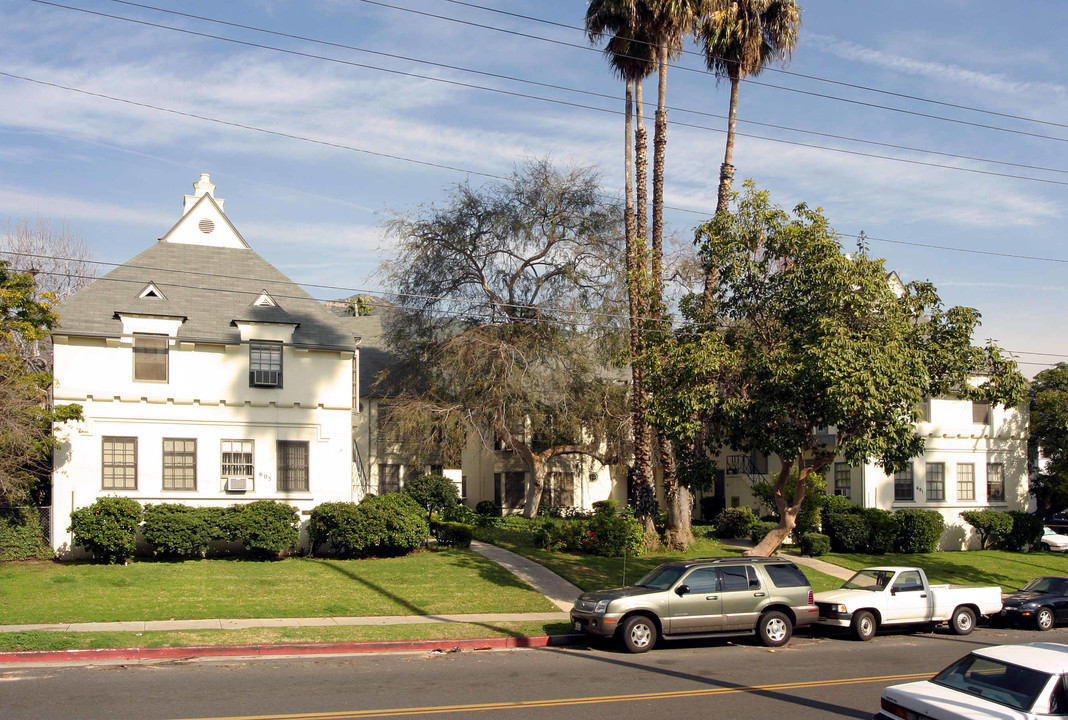 601-605 Glenwood Rd in Glendale, CA - Building Photo