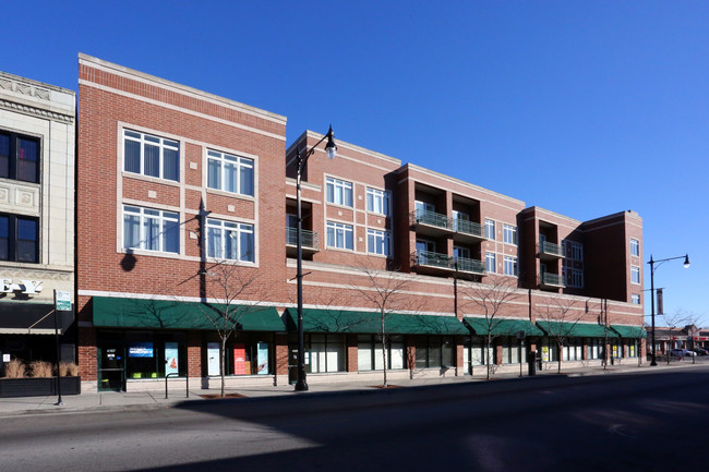 Pensacola Place in Chicago, IL - Building Photo - Building Photo