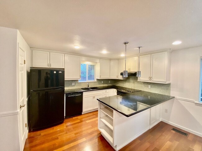 18559 58th Ave NE in Kenmore, WA - Building Photo - Building Photo
