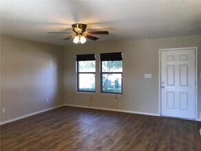 530 Tower Dr in Kyle, TX - Building Photo - Building Photo