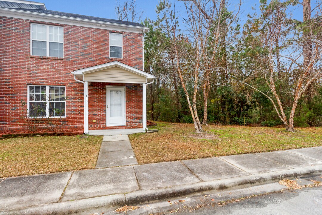 100 Apache Trail in Havelock, NC - Building Photo