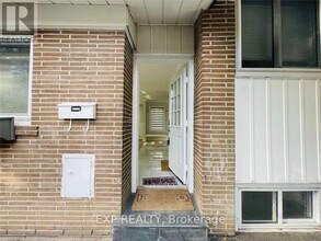 15 Scarcliff Gardens in Toronto, ON - Building Photo - Building Photo